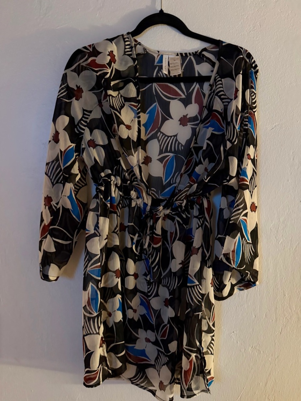 Sanctuary Black White Blue Brown Floral Tunic
Med- new w/o tags